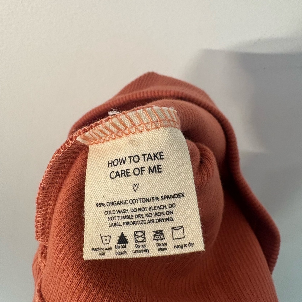 Sleeveless Orange Ribbed Top - Picture 15 of 16